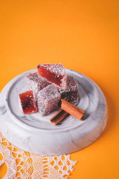 Tarçınlı Kuru Üzümlü Lokum